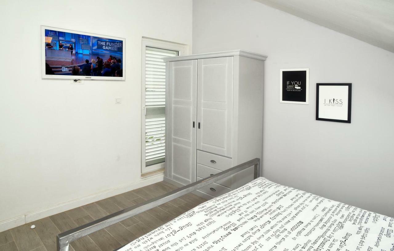 Apartment Holiday In Подстрана Экстерьер фото
